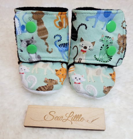 Green Kitty - Size 2.5 baby, 3 to 6 month booties