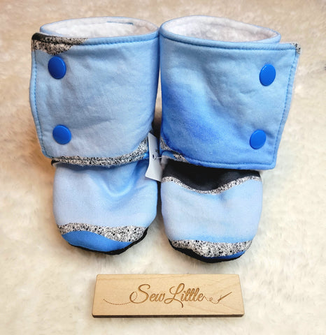 Blue Silver Peaks - Size 6.5 toddler, 12 to 18 month booties