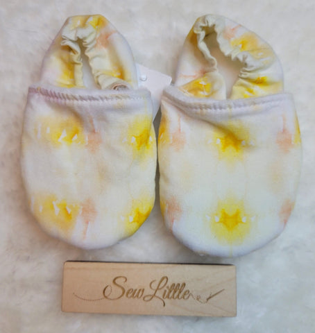 Tie Dye - Size 5 baby, 9 to 12 month slippers