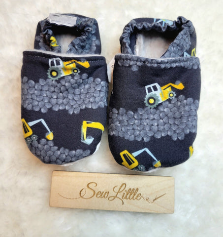 Construction - Size 5 baby, 9 to 12 month slippers