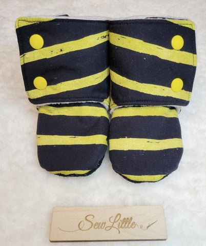 Black and Gold - Size 5 baby, 9 to 12 month booties